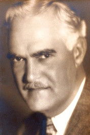 Joseph W. Girard profil kép