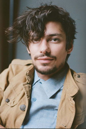 Devon Bostick profil kép