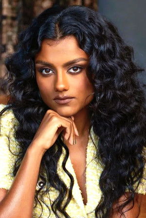 Simone Ashley profil kép