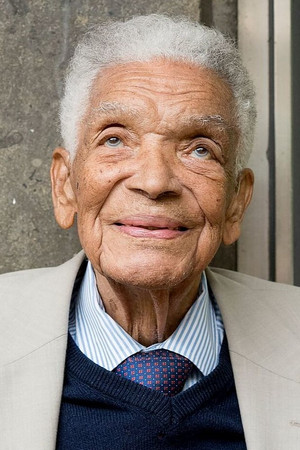 Earl Cameron profil kép