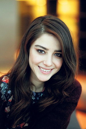 Özge Gürel profil kép