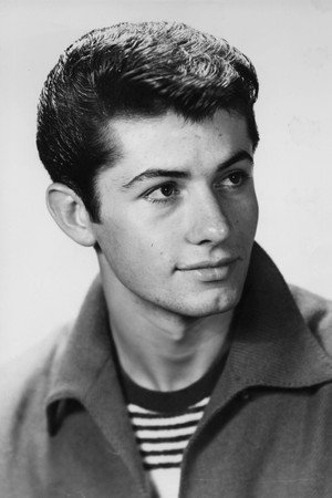 George Chakiris profil kép