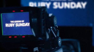 Ki vagy, Doki: Ruby Sunday legendája és A halál birodalma háttérkép