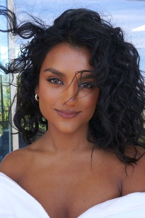 Simone Ashley profil kép