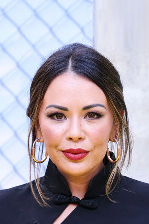 Janel Parrish profil kép