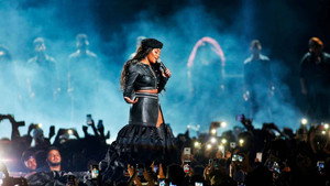 LUDMILLA: Hello Mundo háttérkép