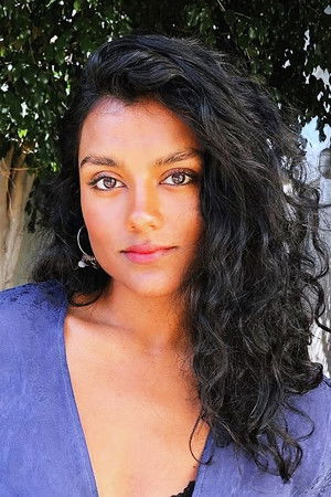 Simone Ashley profil kép