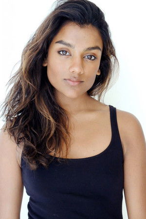 Simone Ashley profil kép