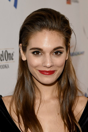 Caitlin Stasey profil kép