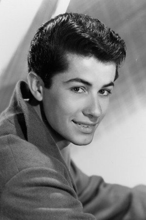 George Chakiris profil kép