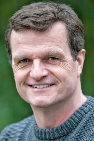 Michael Cumpsty profil kép