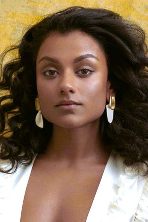 Simone Ashley profil kép